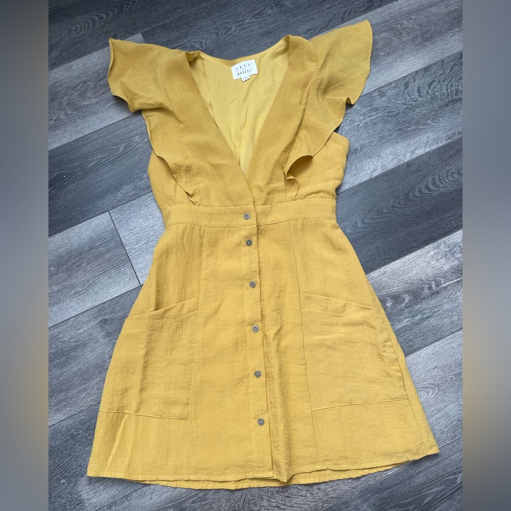 Yellow dress with pockets